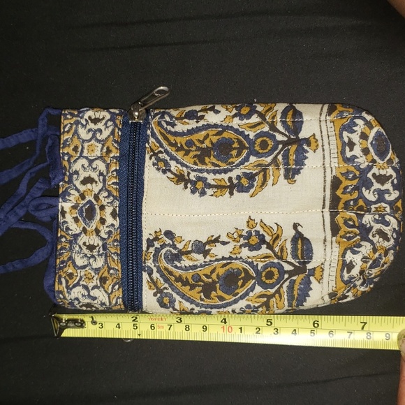 NWOT- Crossbody Cotton Purse/ Cell Phone Bag. 2 Zippers. Stadium Size. - Picture 5 of 6